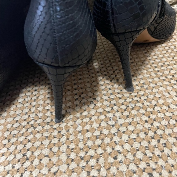 Vince Camuto Black Scrunched Textured Heeled Boots 3 1/2” heel - Picture 3 of 7